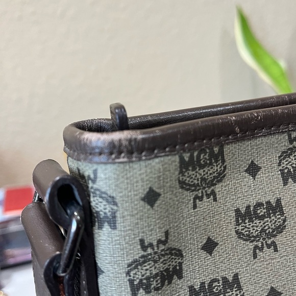 MCM MESSENGER BAG - Picture 10 of 16